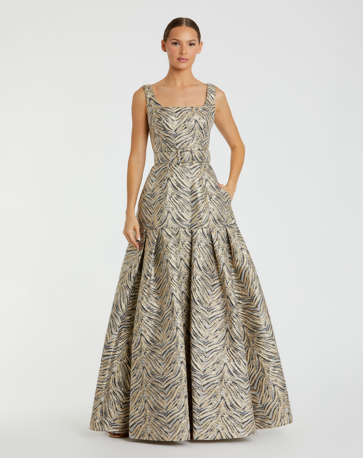 Mac Duggal 21054
